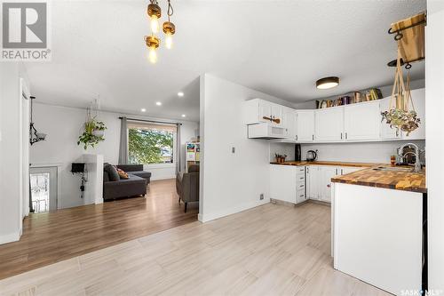 1611 Pascoe Crescent, Moose Jaw, SK - Indoor Photo Showing Kitchen