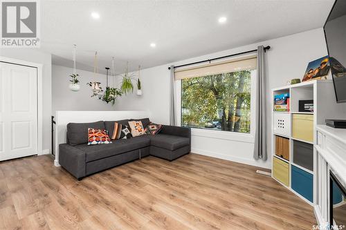 1611 Pascoe Crescent, Moose Jaw, SK - Indoor Photo Showing Living Room