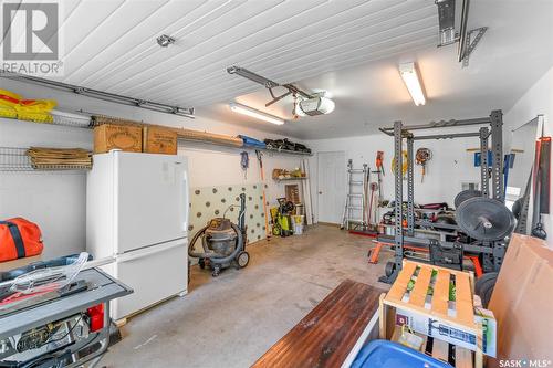 1611 Pascoe Crescent, Moose Jaw, SK - Indoor Photo Showing Garage