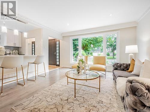 243 Sylvan Avenue, Toronto (Guildwood), ON - Indoor Photo Showing Living Room