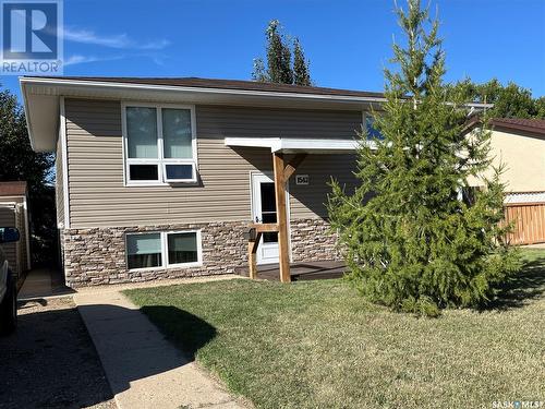 1542 Smith Street, Moose Jaw, SK - Outdoor