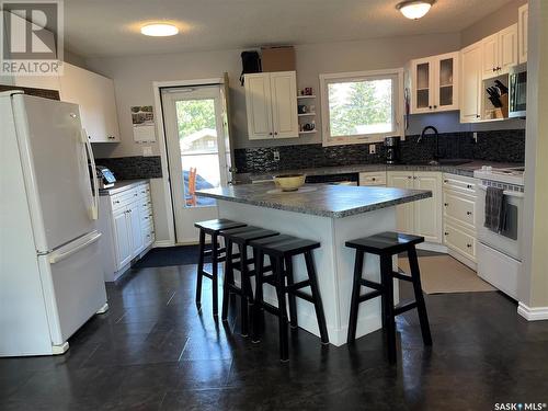 1542 Smith Street, Moose Jaw, SK - Indoor Photo Showing Kitchen