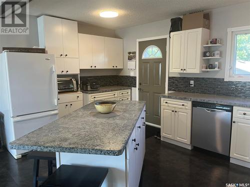 1542 Smith Street, Moose Jaw, SK - Indoor Photo Showing Kitchen