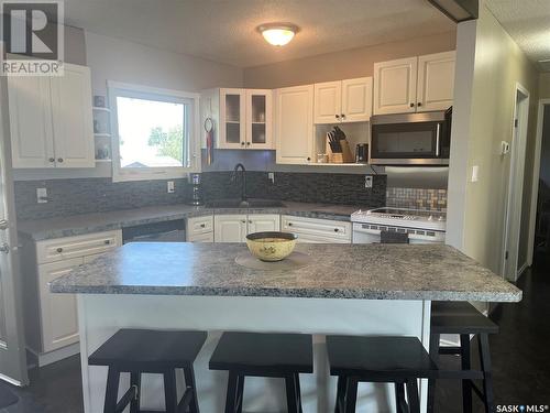 1542 Smith Street, Moose Jaw, SK - Indoor Photo Showing Kitchen