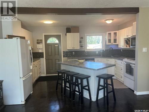 1542 Smith Street, Moose Jaw, SK - Indoor Photo Showing Kitchen