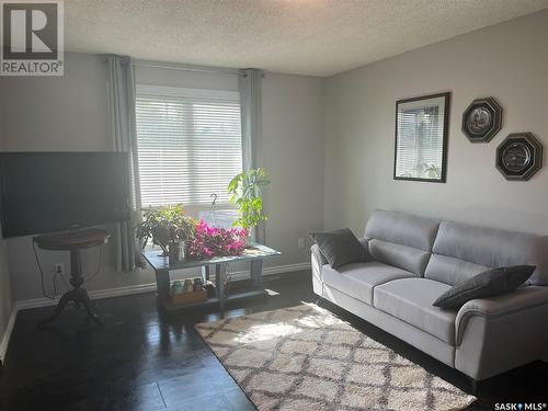 1542 Smith Street, Moose Jaw, SK - Indoor Photo Showing Living Room