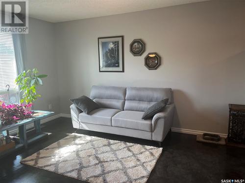 1542 Smith Street, Moose Jaw, SK - Indoor Photo Showing Living Room