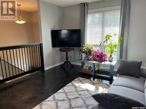 1542 Smith Street, Moose Jaw, SK - Indoor Photo Showing Living Room