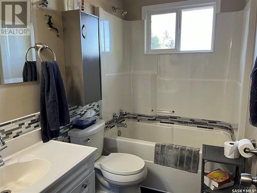 1542 Smith Street, Moose Jaw, SK - Indoor Photo Showing Bathroom