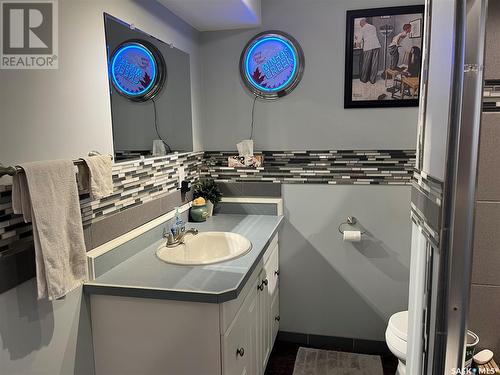 1542 Smith Street, Moose Jaw, SK - Indoor Photo Showing Bathroom