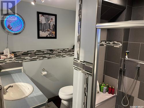 1542 Smith Street, Moose Jaw, SK - Indoor Photo Showing Bathroom