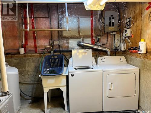 1542 Smith Street, Moose Jaw, SK - Indoor Photo Showing Laundry Room