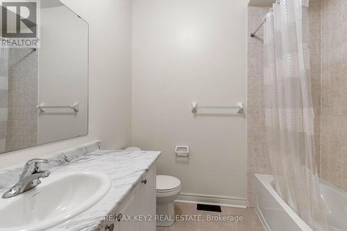 175 Hartney Drive, Richmond Hill, ON - Indoor Photo Showing Bathroom