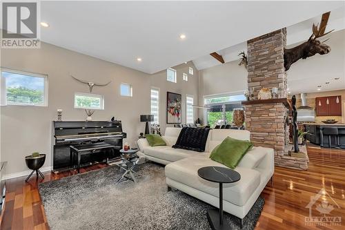 1198 Fieldown Street, Cumberland, ON - Indoor Photo Showing Living Room