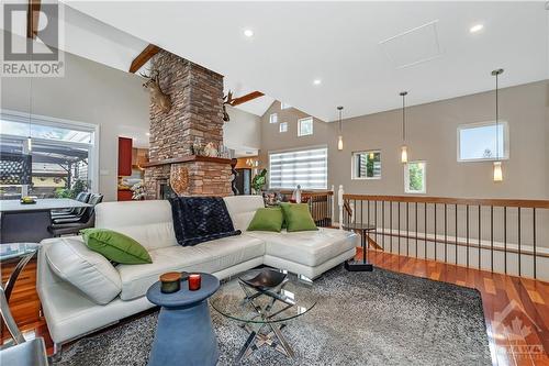 1198 Fieldown Street, Cumberland, ON - Indoor Photo Showing Living Room