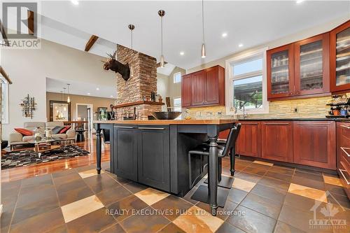 1198 Fieldown Street, Ottawa, ON - Indoor Photo Showing Kitchen With Upgraded Kitchen