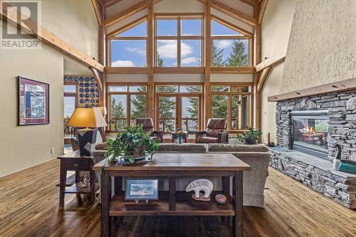 1403 Deer Ridge Road, Golden, BC - Indoor With Fireplace