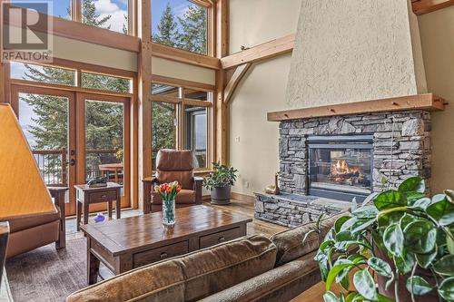 1403 Deer Ridge Road, Golden, BC - Indoor Photo Showing Living Room With Fireplace