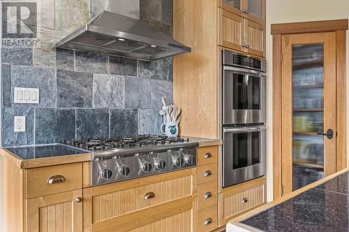 1403 Deer Ridge Road, Golden, BC - Indoor Photo Showing Kitchen