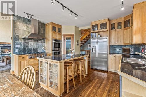 1403 Deer Ridge Road, Golden, BC - Indoor Photo Showing Kitchen