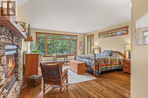 1403 Deer Ridge Road, Golden, BC - Indoor Photo Showing Bedroom With Fireplace