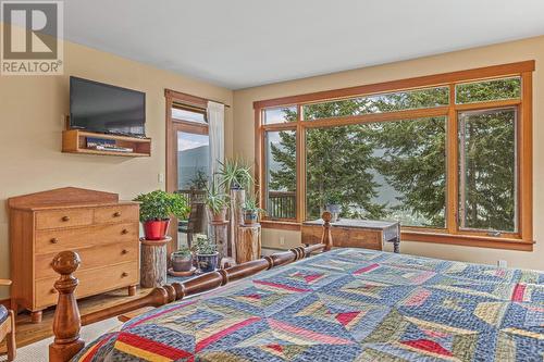 1403 Deer Ridge Road, Golden, BC - Indoor Photo Showing Bedroom