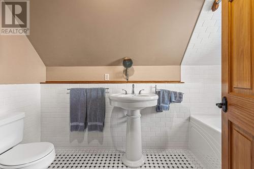 1403 Deer Ridge Road, Golden, BC - Indoor Photo Showing Bathroom