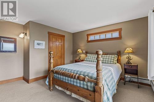 1403 Deer Ridge Road, Golden, BC - Indoor Photo Showing Bedroom