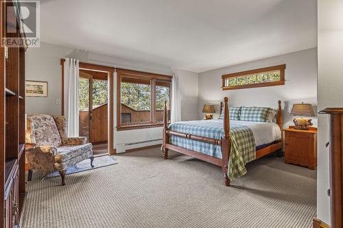 1403 Deer Ridge Road, Golden, BC - Indoor Photo Showing Bedroom