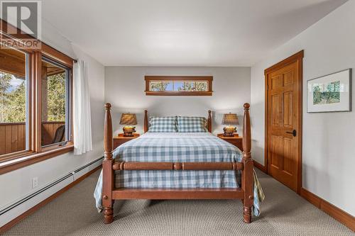 1403 Deer Ridge Road, Golden, BC - Indoor Photo Showing Bedroom