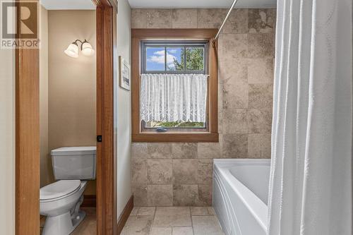 1403 Deer Ridge Road, Golden, BC - Indoor Photo Showing Bathroom