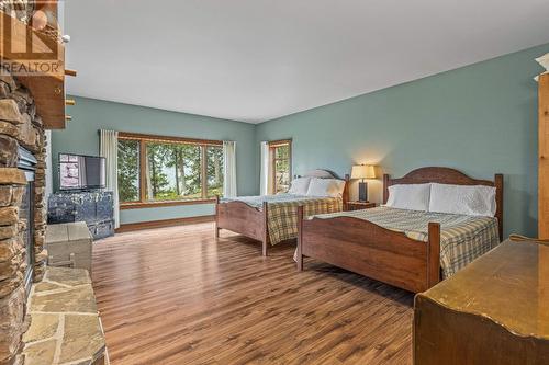 1403 Deer Ridge Road, Golden, BC - Indoor Photo Showing Bedroom