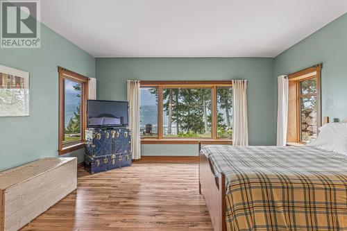 1403 Deer Ridge Road, Golden, BC - Indoor Photo Showing Bedroom