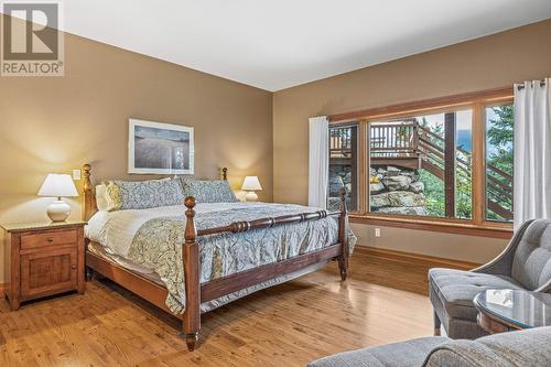 1403 Deer Ridge Road, Golden, BC - Indoor Photo Showing Bedroom