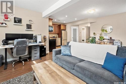 115 Johns Road, Saskatoon, SK - Indoor Photo Showing Living Room