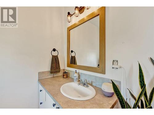 1333 Richter Street, Kelowna, BC - Indoor Photo Showing Bathroom