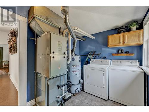 1333 Richter Street, Kelowna, BC - Indoor Photo Showing Laundry Room