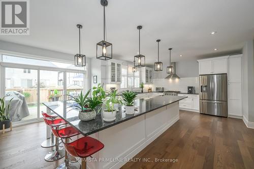 928 Zaifman Circle, London, ON - Indoor Photo Showing Kitchen With Upgraded Kitchen