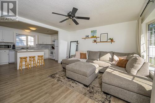 6061 Birchwood Crescent, Prince George, BC - Indoor Photo Showing Kitchen