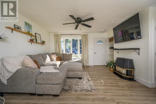 6061 Birchwood Crescent, Prince George, BC - Indoor Photo Showing Living Room