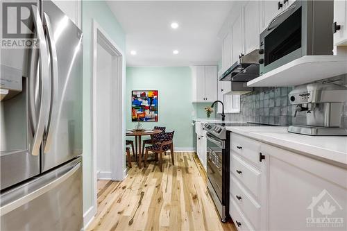 1036 Pinewood Crescent, Ottawa, ON - Indoor Photo Showing Kitchen With Upgraded Kitchen