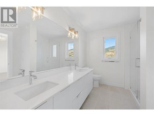 353 Arrowleaf Rise, Coldstream, BC - Indoor Photo Showing Bathroom