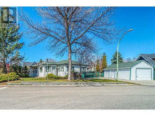 1967 Abbott Street, Kelowna, BC - Outdoor