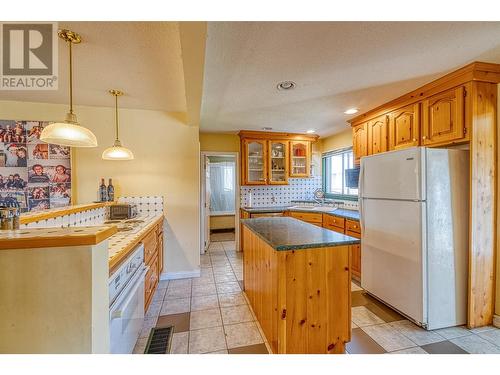 1967 Abbott Street, Kelowna, BC - Indoor Photo Showing Kitchen