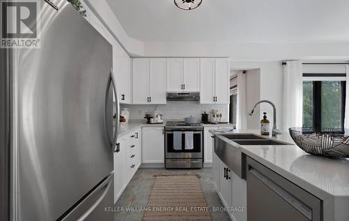 1486 Greenvalley Trail, Oshawa (Taunton), ON - Indoor Photo Showing Kitchen With Double Sink With Upgraded Kitchen