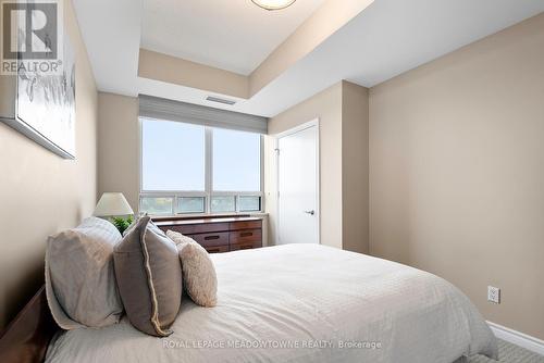 806 - 1 Belvedere Court, Brampton (Downtown Brampton), ON - Indoor Photo Showing Bedroom