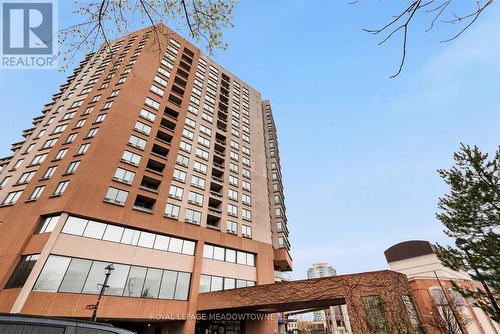 806 - 1 Belvedere Court, Brampton (Downtown Brampton), ON - Outdoor