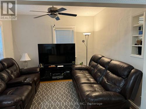 38 Twenty Second Street, Toronto (Long Branch), ON - Indoor Photo Showing Living Room