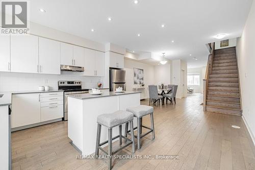 121 William Duncan Road, Toronto (Downsview-Roding-Cfb), ON - Indoor Photo Showing Kitchen With Upgraded Kitchen