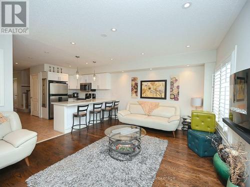 1142 Tupper Drive, Milton (Clarke), ON - Indoor Photo Showing Living Room